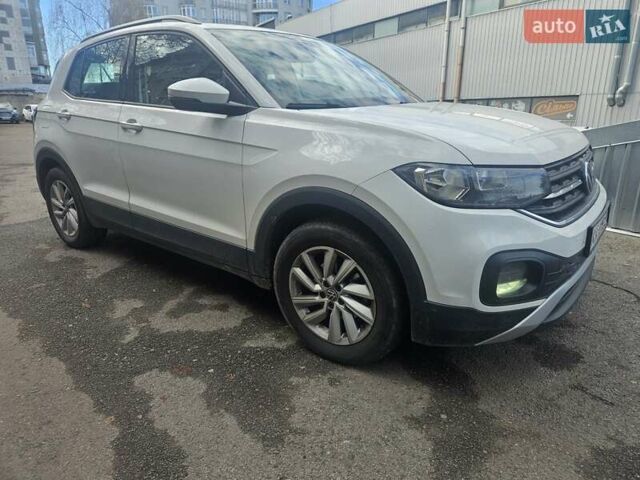 Белый Фольксваген T-Cross, объемом двигателя 1 л и пробегом 85 тыс. км за 19000 $, фото 2 на Automoto.ua