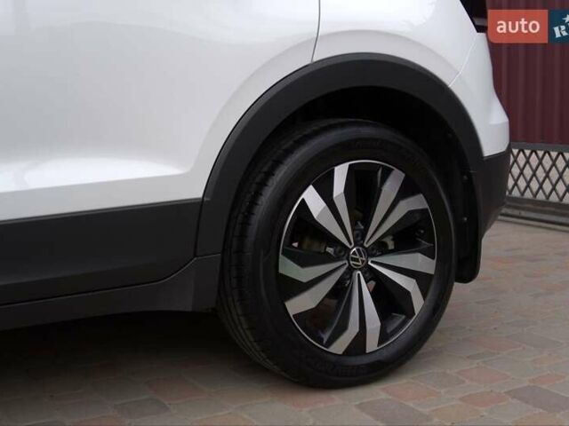 Белый Фольксваген T-Cross, объемом двигателя 1 л и пробегом 29 тыс. км за 21500 $, фото 35 на Automoto.ua