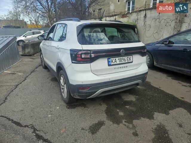 Белый Фольксваген T-Cross, объемом двигателя 1 л и пробегом 85 тыс. км за 19000 $, фото 4 на Automoto.ua
