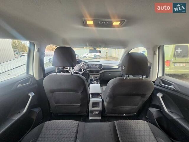 Белый Фольксваген T-Cross, объемом двигателя 1 л и пробегом 85 тыс. км за 19000 $, фото 5 на Automoto.ua