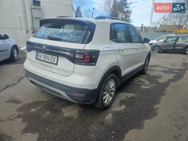 Белый Фольксваген T-Cross, объемом двигателя 1 л и пробегом 85 тыс. км за 19000 $, фото 3 на Automoto.ua