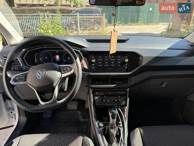 Білий Фольксваген T-Cross, об'ємом двигуна 1 л та пробігом 37 тис. км за 21000 $, фото 13 на Automoto.ua