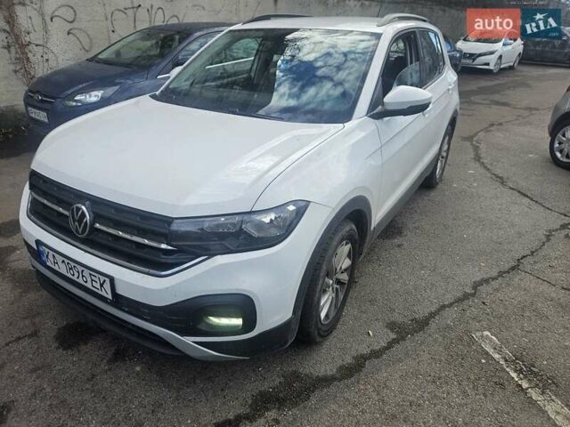 Белый Фольксваген T-Cross, объемом двигателя 1 л и пробегом 85 тыс. км за 19000 $, фото 1 на Automoto.ua