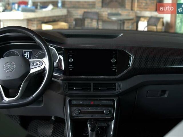 Белый Фольксваген T-Cross, объемом двигателя 1 л и пробегом 29 тыс. км за 21500 $, фото 31 на Automoto.ua