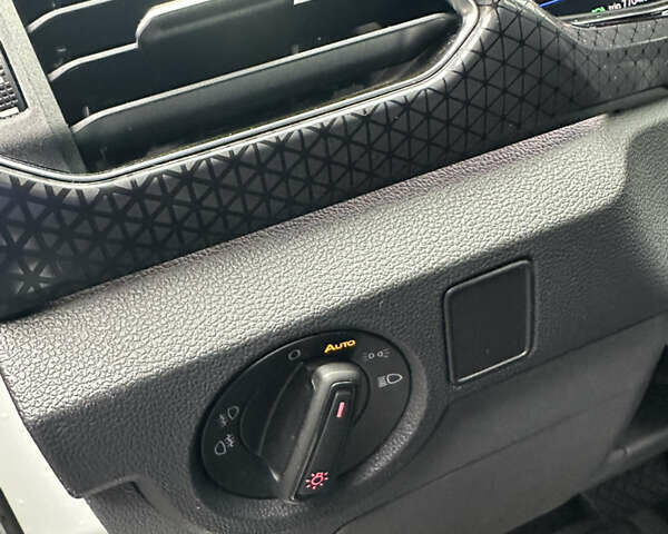 Фольксваген T-Cross 2021 в Житомире на Automoto.ua Белый Фольксваген T-Cross, объемом двигателя 1 л и пробегом 39 тыс. км за 19999 $, фото 9 на Automoto.ua