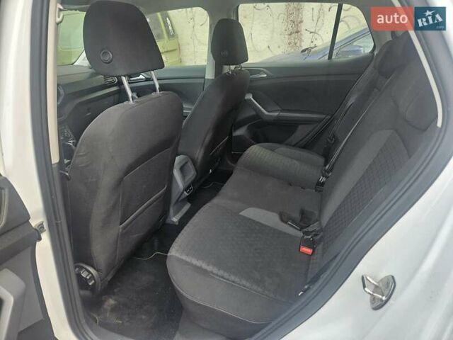 Белый Фольксваген T-Cross, объемом двигателя 1 л и пробегом 85 тыс. км за 19000 $, фото 6 на Automoto.ua