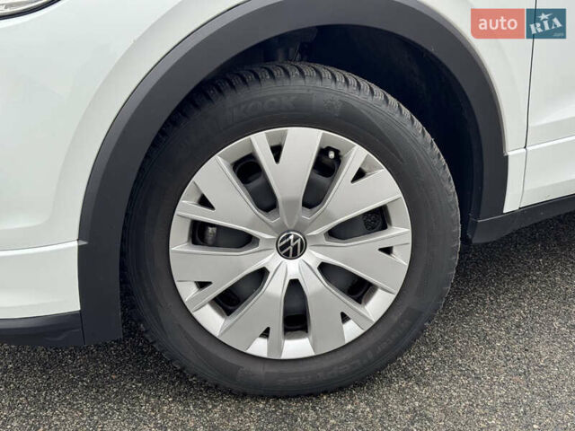 Белый Фольксваген T-Cross, объемом двигателя 1.5 л и пробегом 25 тыс. км за 29999 $, фото 14 на Automoto.ua