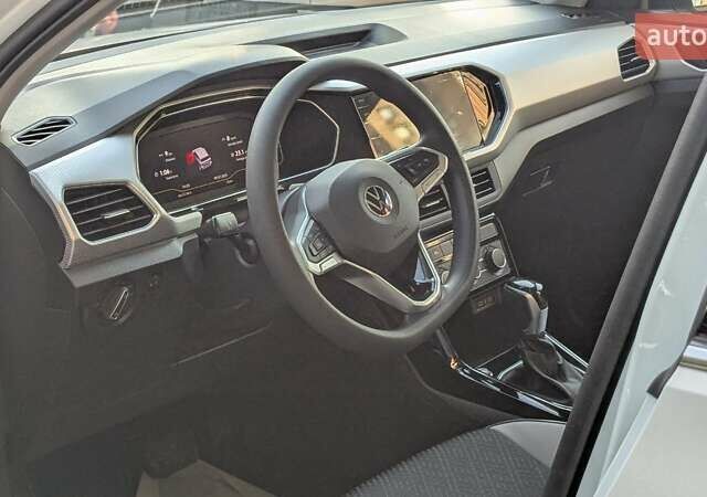 Белый Фольксваген T-Cross, объемом двигателя 1.2 л и пробегом 1 тыс. км за 21999 $, фото 58 на Automoto.ua