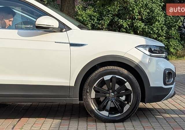 Белый Фольксваген T-Cross, объемом двигателя 1.2 л и пробегом 1 тыс. км за 21999 $, фото 8 на Automoto.ua