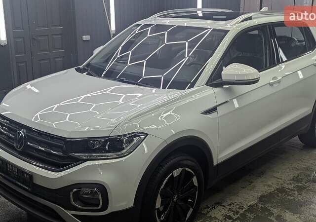 Белый Фольксваген T-Cross, объемом двигателя 1.2 л и пробегом 1 тыс. км за 21999 $, фото 83 на Automoto.ua