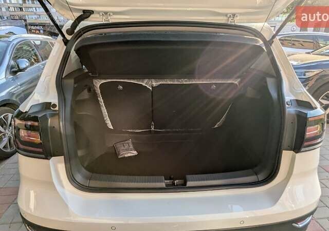 Белый Фольксваген T-Cross, объемом двигателя 1.2 л и пробегом 1 тыс. км за 21999 $, фото 63 на Automoto.ua