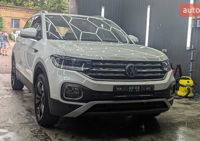 Белый Фольксваген T-Cross, объемом двигателя 1.2 л и пробегом 1 тыс. км за 21999 $, фото 81 на Automoto.ua