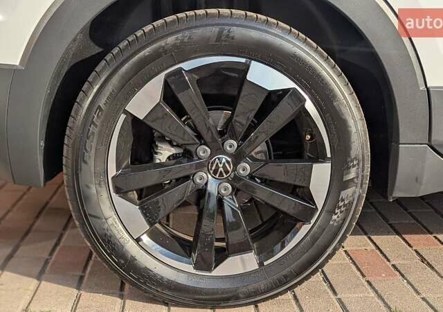 Белый Фольксваген T-Cross, объемом двигателя 1.2 л и пробегом 1 тыс. км за 21999 $, фото 46 на Automoto.ua