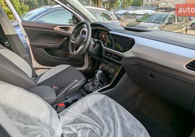 Белый Фольксваген T-Cross, объемом двигателя 1.2 л и пробегом 1 тыс. км за 21999 $, фото 77 на Automoto.ua