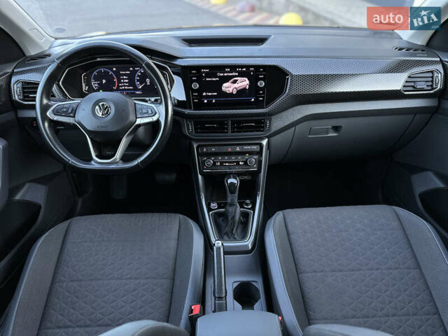 Чорний Фольксваген T-Cross, об'ємом двигуна 1.6 л та пробігом 119 тис. км за 23000 $, фото 18 на Automoto.ua