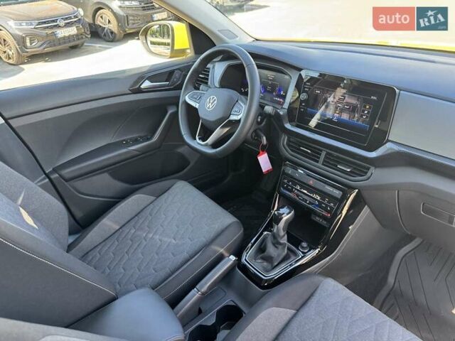 Жовтий Фольксваген T-Cross, об'ємом двигуна 1 л та пробігом 20 тис. км за 22200 $, фото 9 на Automoto.ua