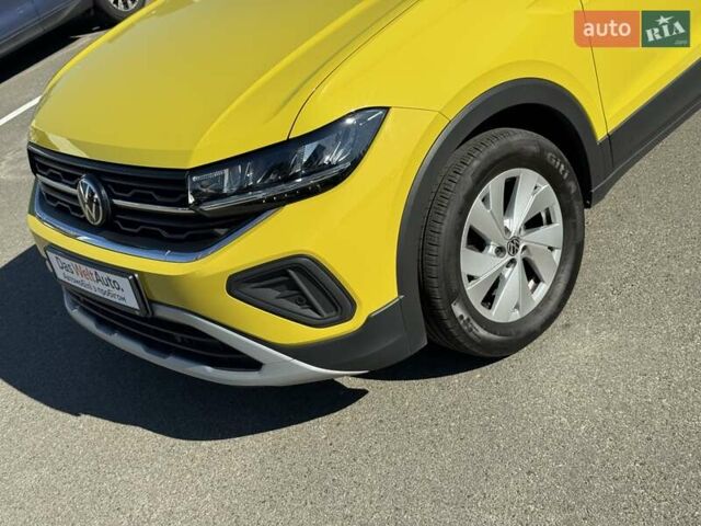Жовтий Фольксваген T-Cross, об'ємом двигуна 1 л та пробігом 20 тис. км за 22200 $, фото 7 на Automoto.ua