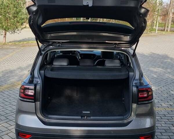 Серый Фольксваген T-Cross, объемом двигателя 1.6 л и пробегом 115 тыс. км за 23499 $, фото 8 на Automoto.ua