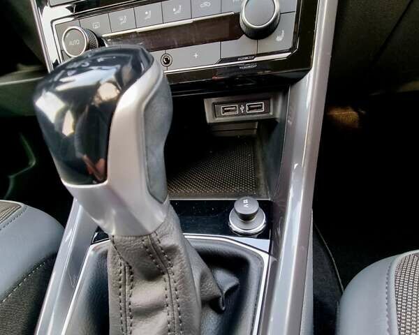 Серый Фольксваген T-Cross, объемом двигателя 1.6 л и пробегом 115 тыс. км за 23499 $, фото 52 на Automoto.ua