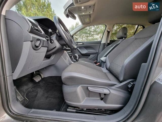 Серый Фольксваген T-Cross, объемом двигателя 1.6 л и пробегом 115 тыс. км за 22999 $, фото 83 на Automoto.ua