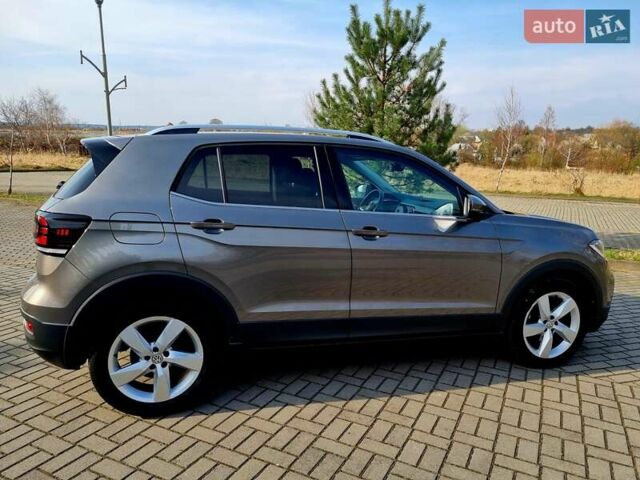 Серый Фольксваген T-Cross, объемом двигателя 1.6 л и пробегом 115 тыс. км за 23999 $, фото 5 на Automoto.ua