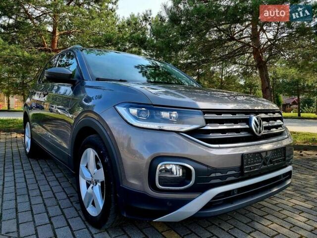 Серый Фольксваген T-Cross, объемом двигателя 1.6 л и пробегом 115 тыс. км за 23499 $, фото 36 на Automoto.ua