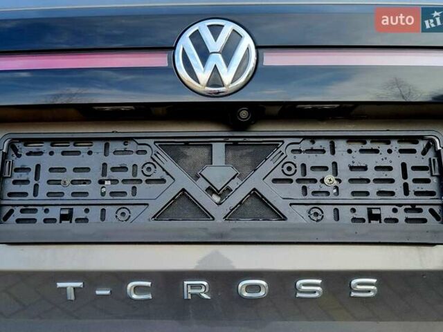 Серый Фольксваген T-Cross, объемом двигателя 1.6 л и пробегом 115 тыс. км за 23499 $, фото 94 на Automoto.ua