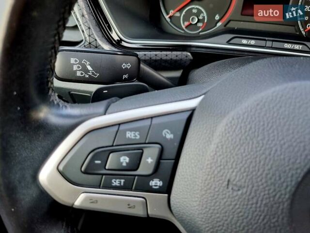 Серый Фольксваген T-Cross, объемом двигателя 1.6 л и пробегом 115 тыс. км за 23499 $, фото 46 на Automoto.ua