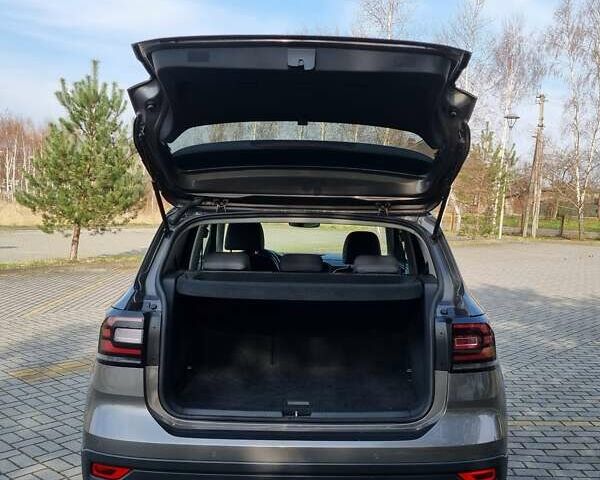 Серый Фольксваген T-Cross, объемом двигателя 1.6 л и пробегом 115 тыс. км за 22999 $, фото 15 на Automoto.ua