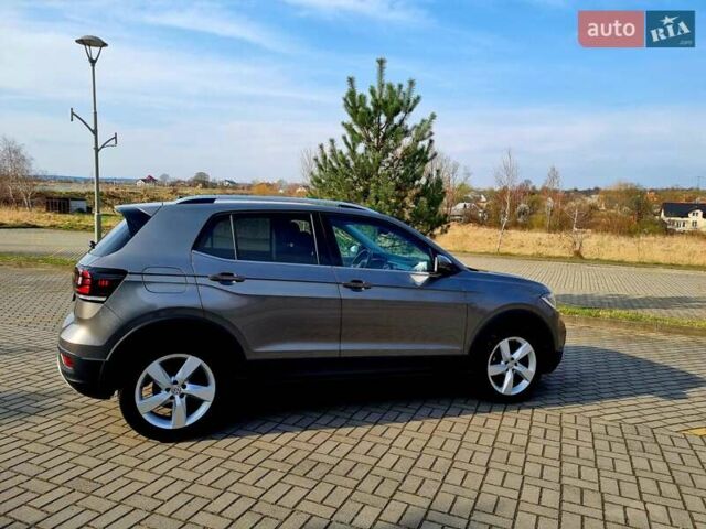 Серый Фольксваген T-Cross, объемом двигателя 1.6 л и пробегом 115 тыс. км за 22999 $, фото 42 на Automoto.ua