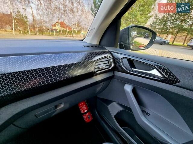 Серый Фольксваген T-Cross, объемом двигателя 1.6 л и пробегом 115 тыс. км за 23499 $, фото 51 на Automoto.ua