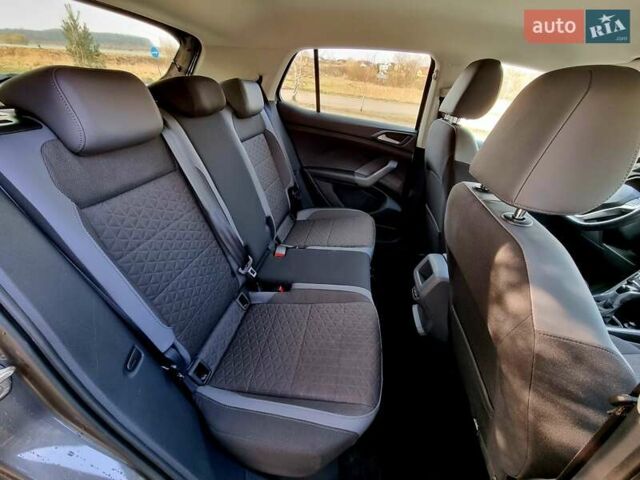 Серый Фольксваген T-Cross, объемом двигателя 1.6 л и пробегом 115 тыс. км за 24950 $, фото 98 на Automoto.ua