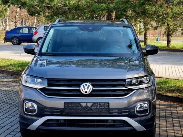 Серый Фольксваген T-Cross, объемом двигателя 1.6 л и пробегом 115 тыс. км за 23999 $, фото 2 на Automoto.ua