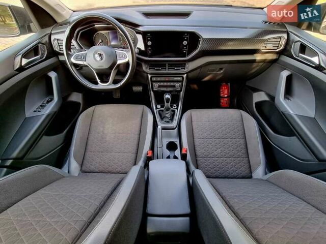Серый Фольксваген T-Cross, объемом двигателя 1.6 л и пробегом 115 тыс. км за 23999 $, фото 44 на Automoto.ua