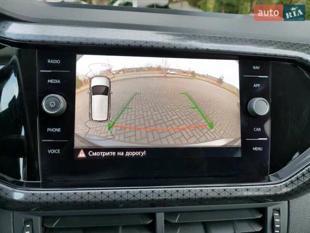 Серый Фольксваген T-Cross, объемом двигателя 1.6 л и пробегом 115 тыс. км за 24950 $, фото 85 на Automoto.ua