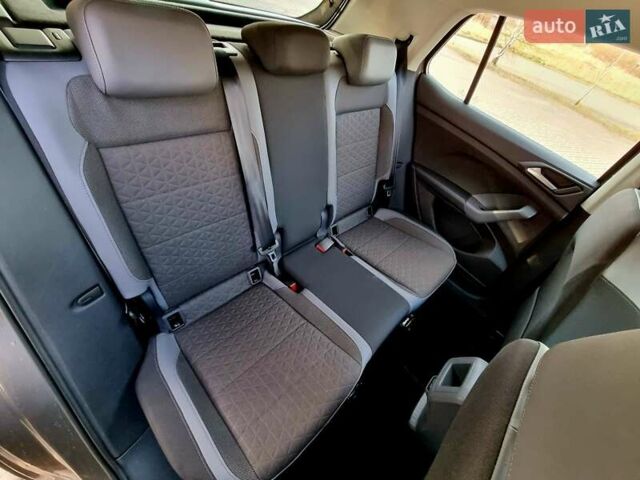 Серый Фольксваген T-Cross, объемом двигателя 1.6 л и пробегом 115 тыс. км за 22999 $, фото 90 на Automoto.ua