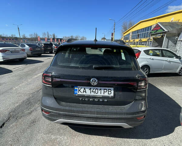 Серый Фольксваген T-Cross, объемом двигателя 1 л и пробегом 58 тыс. км за 15900 $, фото 1 на Automoto.ua