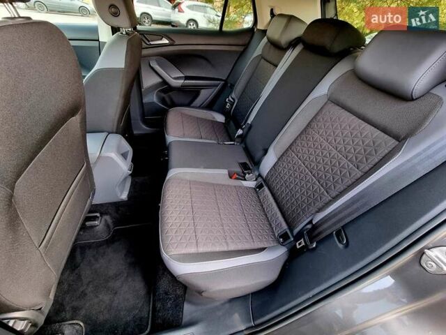 Серый Фольксваген T-Cross, объемом двигателя 1.6 л и пробегом 115 тыс. км за 23999 $, фото 96 на Automoto.ua