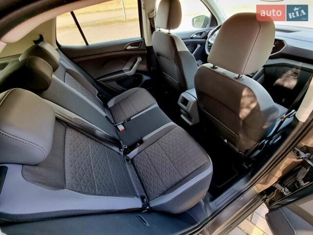 Серый Фольксваген T-Cross, объемом двигателя 1.6 л и пробегом 115 тыс. км за 23999 $, фото 95 на Automoto.ua