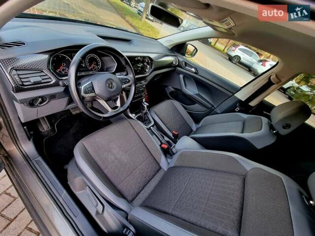 Серый Фольксваген T-Cross, объемом двигателя 1.6 л и пробегом 115 тыс. км за 23499 $, фото 86 на Automoto.ua