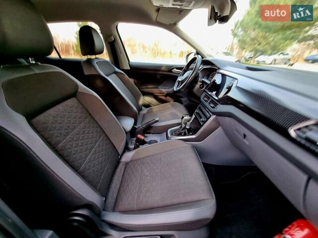 Серый Фольксваген T-Cross, объемом двигателя 1.6 л и пробегом 115 тыс. км за 23999 $, фото 93 на Automoto.ua