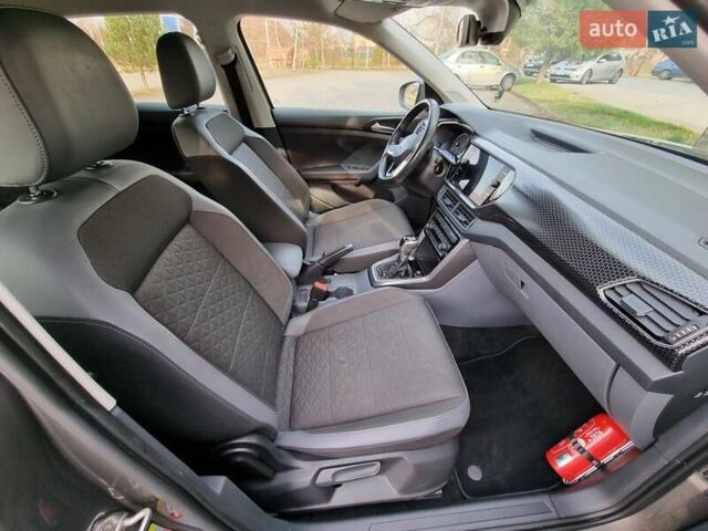 Серый Фольксваген T-Cross, объемом двигателя 1.6 л и пробегом 115 тыс. км за 22999 $, фото 85 на Automoto.ua