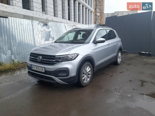 Серый Фольксваген T-Cross, объемом двигателя 1 л и пробегом 53 тыс. км за 19000 $, фото 1 на Automoto.ua