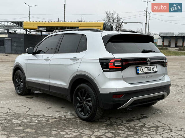 Серый Фольксваген T-Cross, объемом двигателя 1 л и пробегом 54 тыс. км за 19000 $, фото 6 на Automoto.ua