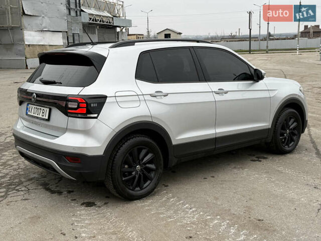 Серый Фольксваген T-Cross, объемом двигателя 1 л и пробегом 54 тыс. км за 19000 $, фото 4 на Automoto.ua