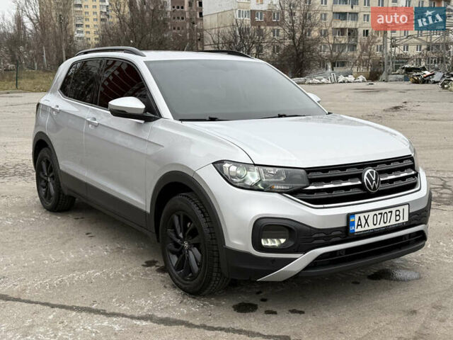 Серый Фольксваген T-Cross, объемом двигателя 1 л и пробегом 54 тыс. км за 19000 $, фото 2 на Automoto.ua