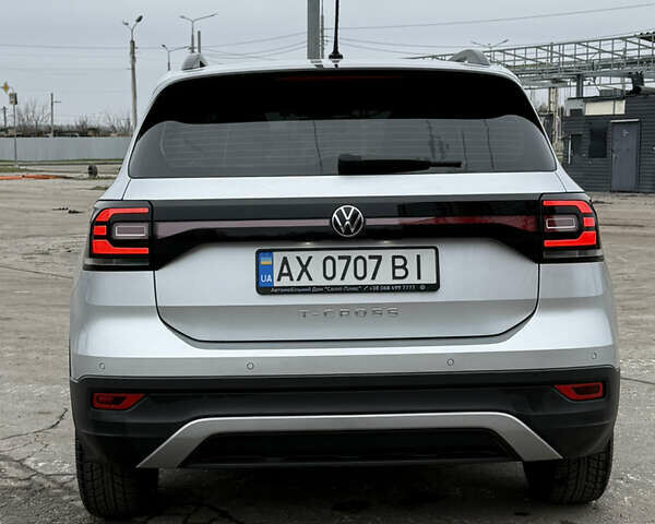 Серый Фольксваген T-Cross, объемом двигателя 1 л и пробегом 54 тыс. км за 19000 $, фото 5 на Automoto.ua
