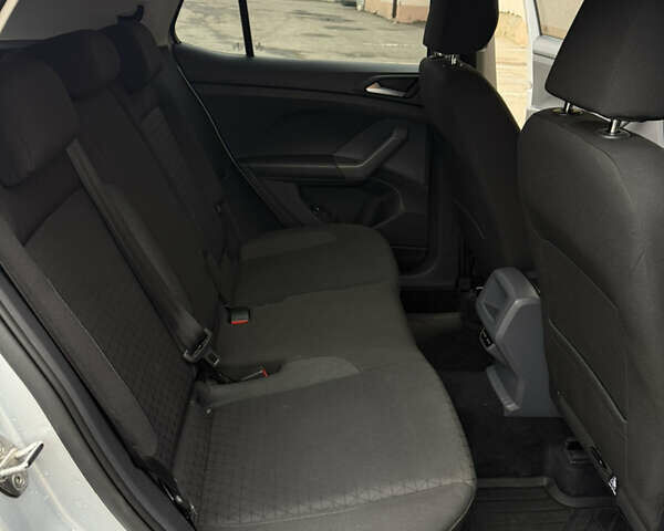 Серый Фольксваген T-Cross, объемом двигателя 1 л и пробегом 54 тыс. км за 19000 $, фото 23 на Automoto.ua