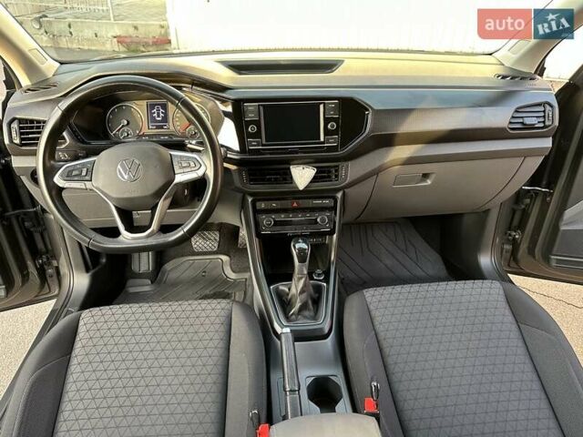 Серый Фольксваген T-Cross, объемом двигателя 1 л и пробегом 42 тыс. км за 19000 $, фото 11 на Automoto.ua