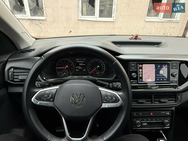 Серый Фольксваген T-Cross, объемом двигателя 1 л и пробегом 54 тыс. км за 19000 $, фото 15 на Automoto.ua